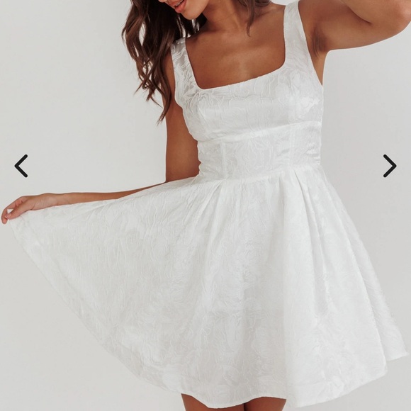 Selfie Leslie Dresses & Skirts - SELFIE LESLIE Belle Enchante Jacquard Mini Dress White Deep V Back Size M
